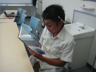 修士課程の窪田さんです。唯一の関東人。